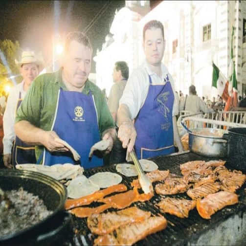 15-09-2009   El Club Rotario estuvo presente con un puesto de carne asada en la plaza Zaragoza. 