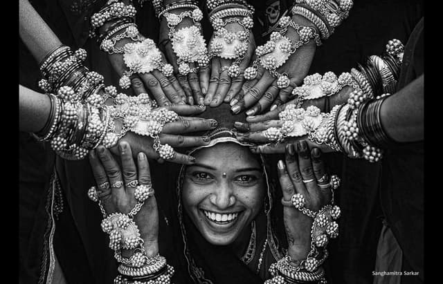 Black &White International Award Ro...