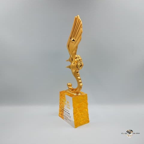Golden Wing Crystal Trophies at Clazz Trophy Malaysia | #1 Reliable ...