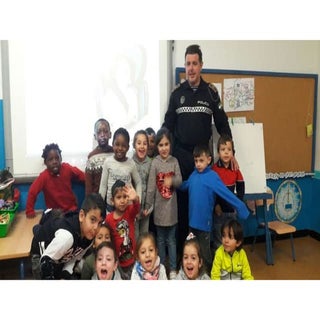 LA POLICÍA NOS ENSEÑA EDUCACIÓN VIAL