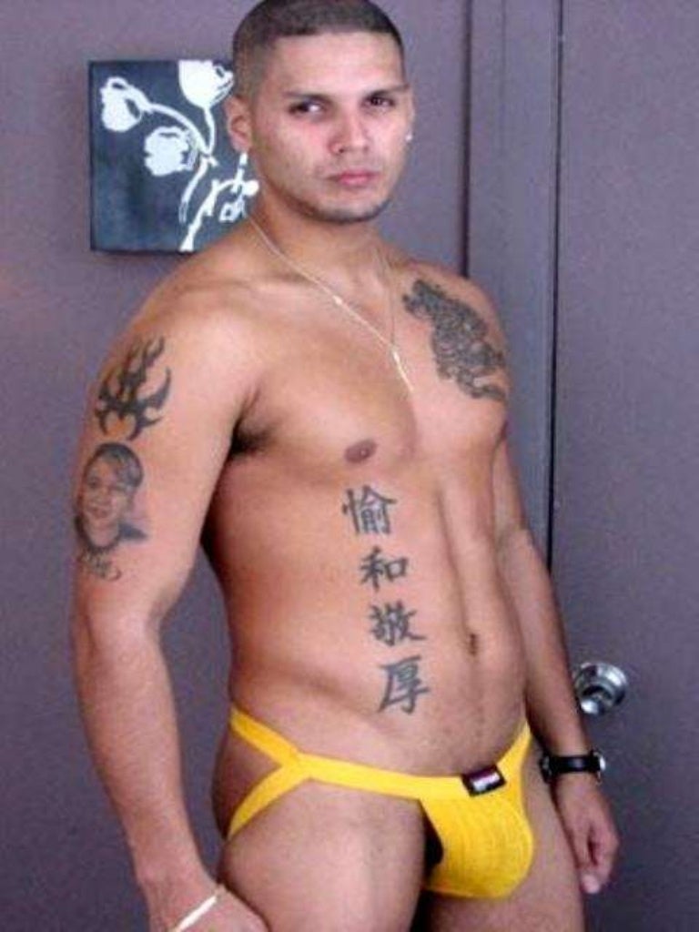 chicos en ropa interior