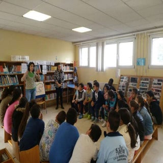 VISITA A LA BIBLIOTECA DEL ESQUELETO