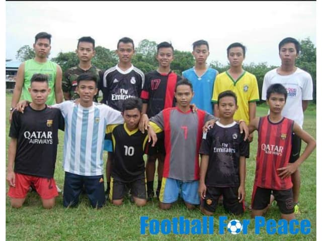 Uni papua fc landak unit menjalin is doing an exercise routine