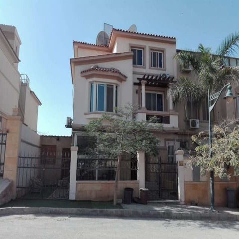 Villa with swimming for rent in sheikh zayed city | PPTX